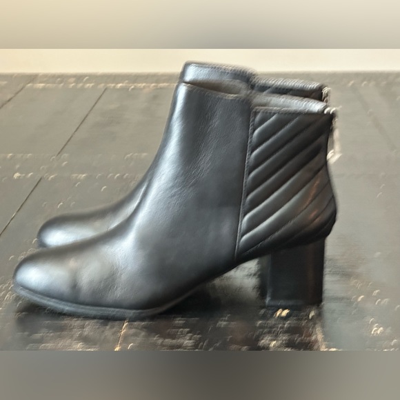 NEW Adrienne Vittadini Theo black leather ankle bootie 8.5 - Picture 4 of 7